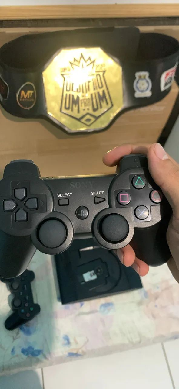 Ps3 funcionando perfeitamente com 2 controles,várias lojas e 10 jogos  - Foto 2