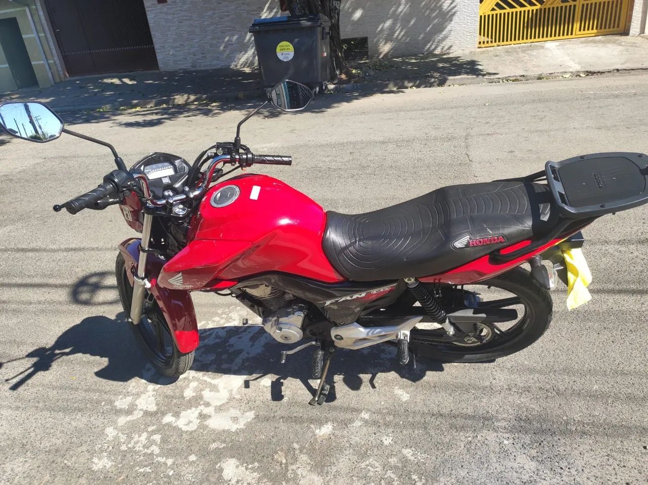 Moto bem conservada e baixa kilometragem - Foto 4