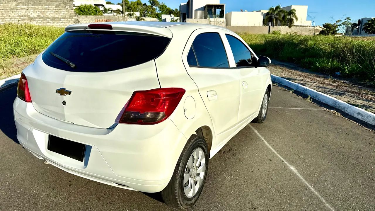 Chevrolet Onix JOY Hatch 1.0 8V Flex Mec. 4P 2017 - Foto 3