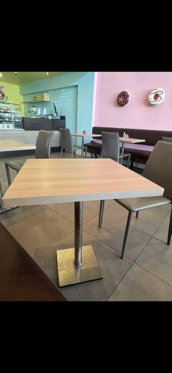 Mesa em mdf com pés em ferro