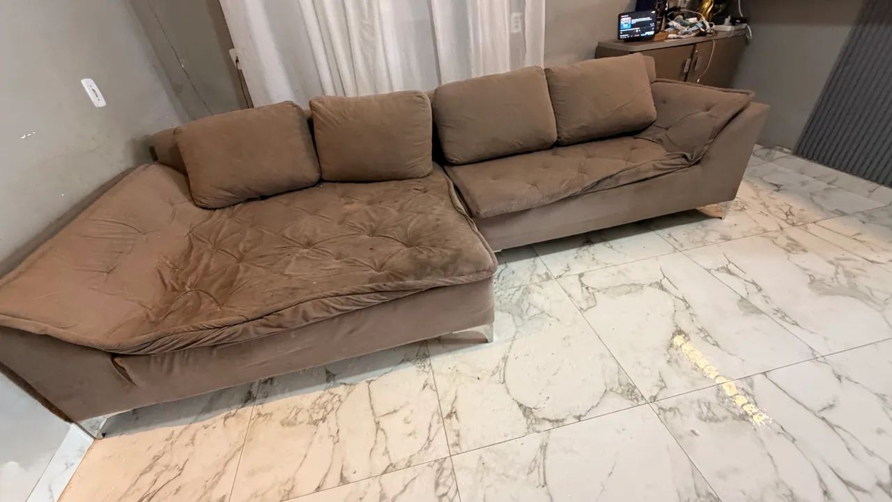 Sofá com chaise e almofadas - Foto 2
