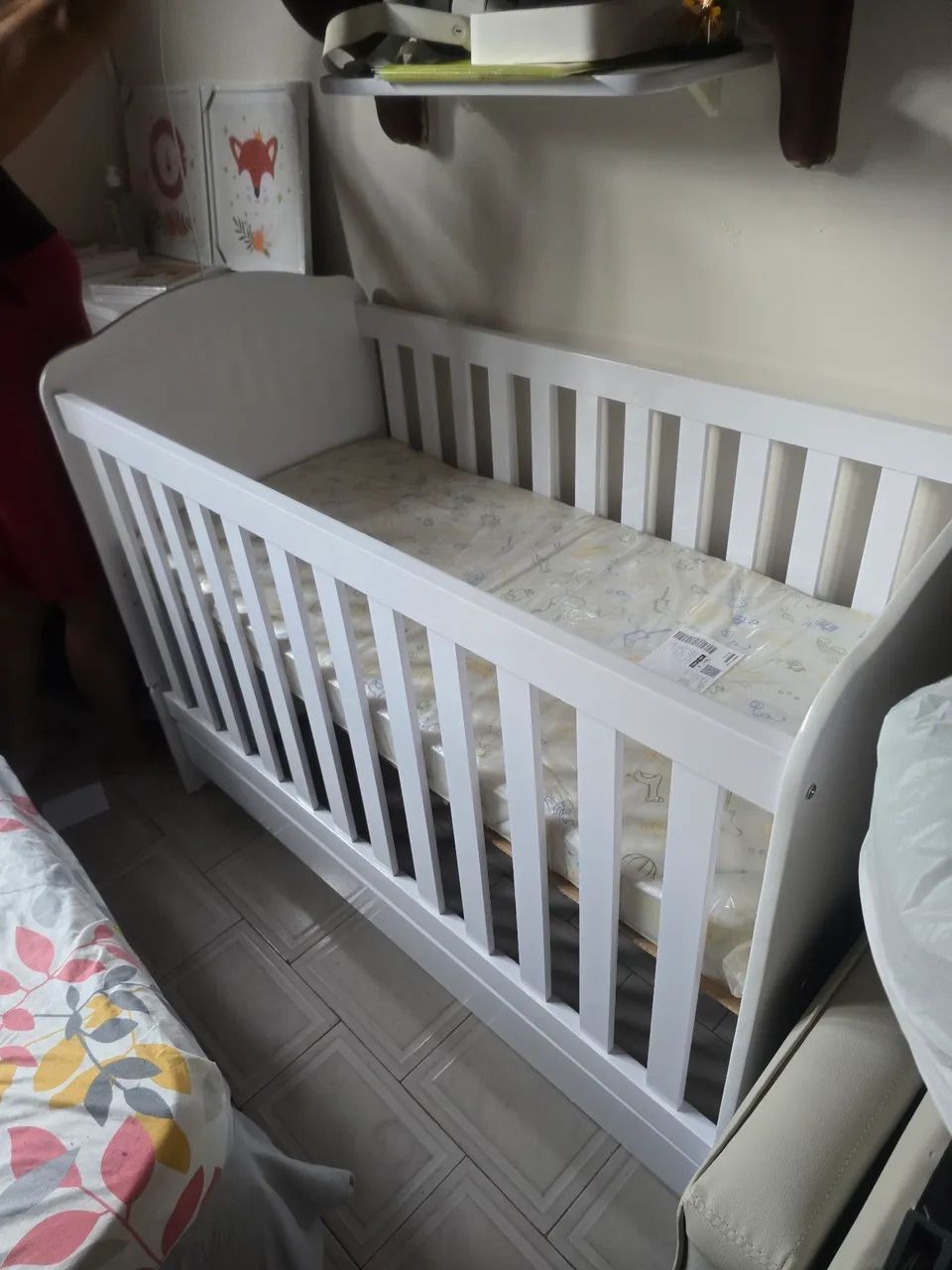 BERÇO, GAVETEIRO E GUARDA ROUPA INFANTIL  - Foto 3