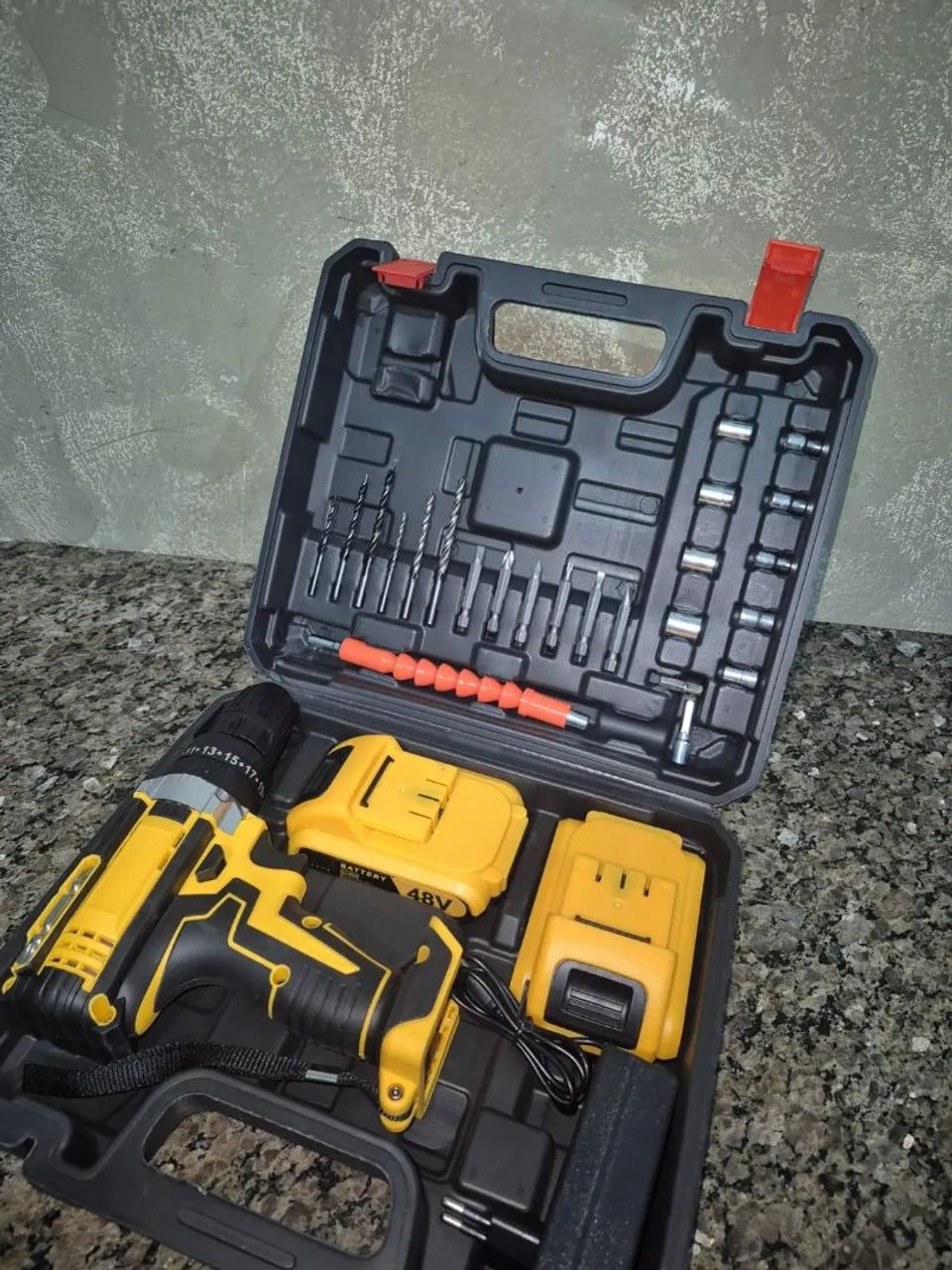 Parafusadeira e Furadeira de Impacto 48V Sem Fio + 2 Baterias + Maleta Completa