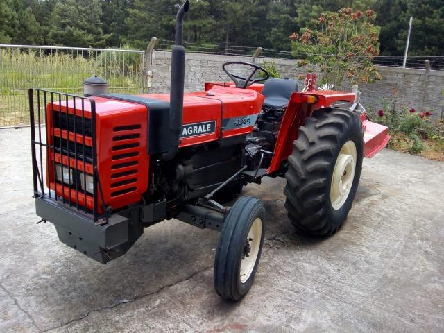 Vendo trator pouco uso