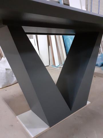 Mesa em MDF nova