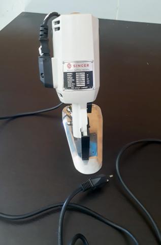 Maquina de corte de tecido Singer - Foto 6