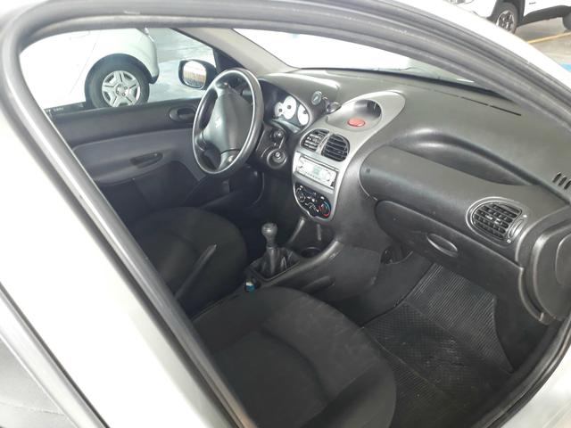 Peugeot 206 ano 2010 - Foto 13