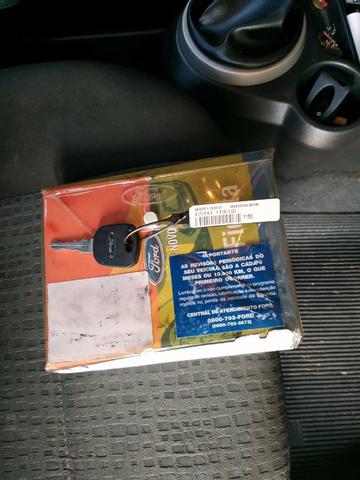 Fiesta Sedan 1.0, segundo dono em ótimo estado com manual e chave reserva - Foto 2