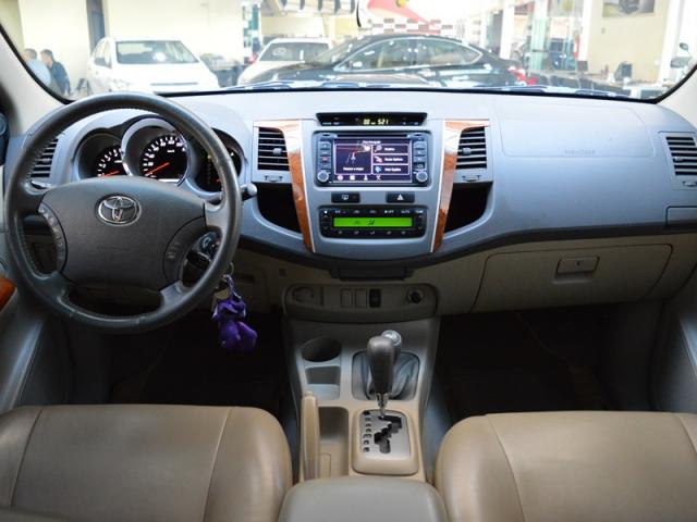 Toyota Hilux SW4 Srv 7 Lugares 4X4 AS - Foto 10