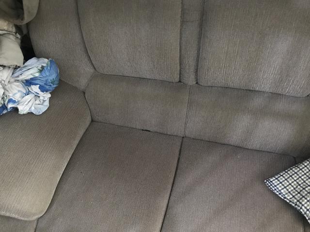 Vende se Sofá 2 lugares baratinho para sair logo