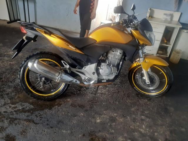 CB 300