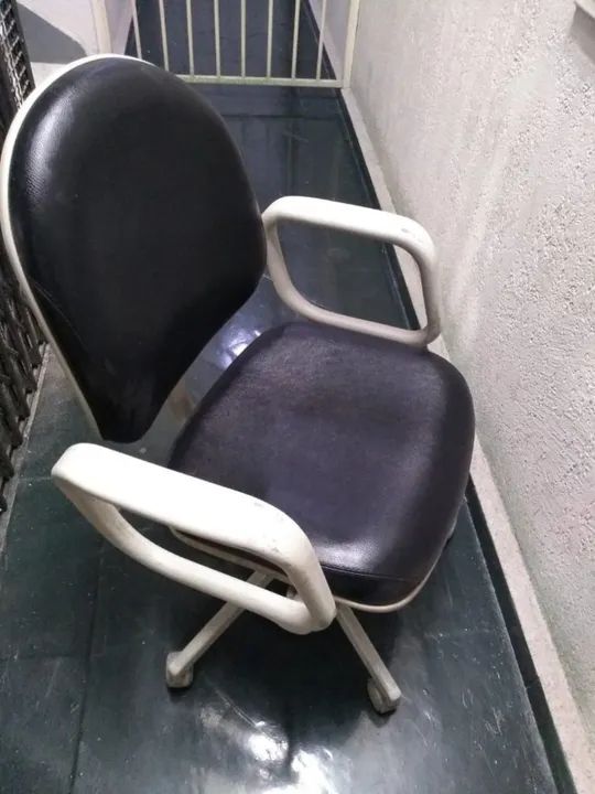 Cadeira Giroflex Polytrop - Couro Sintético - Foto 2