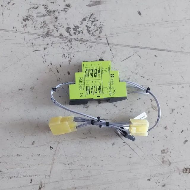 Relé temporizador multifuncional  OM1 12 240V AC e DC