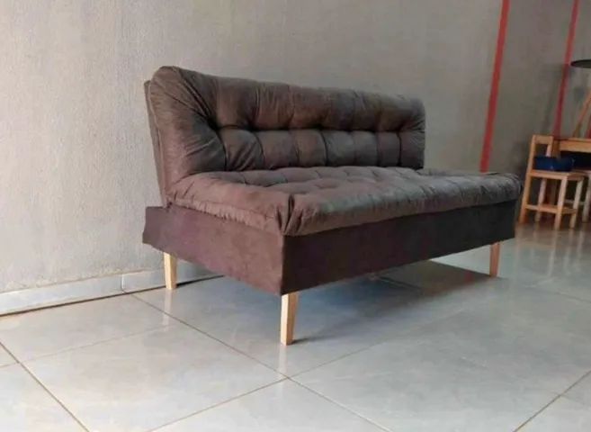 Sofá Cama Novo Com Os pés Marrom