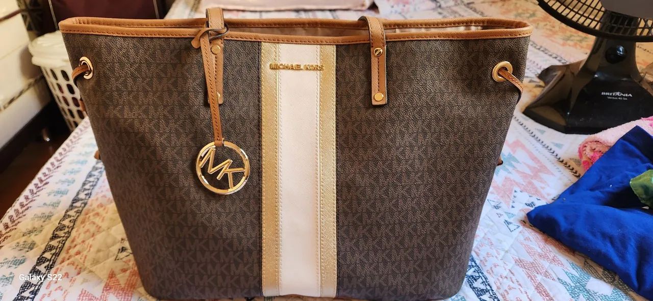 Bolsa Maicon Kors grande marrom - Foto 5
