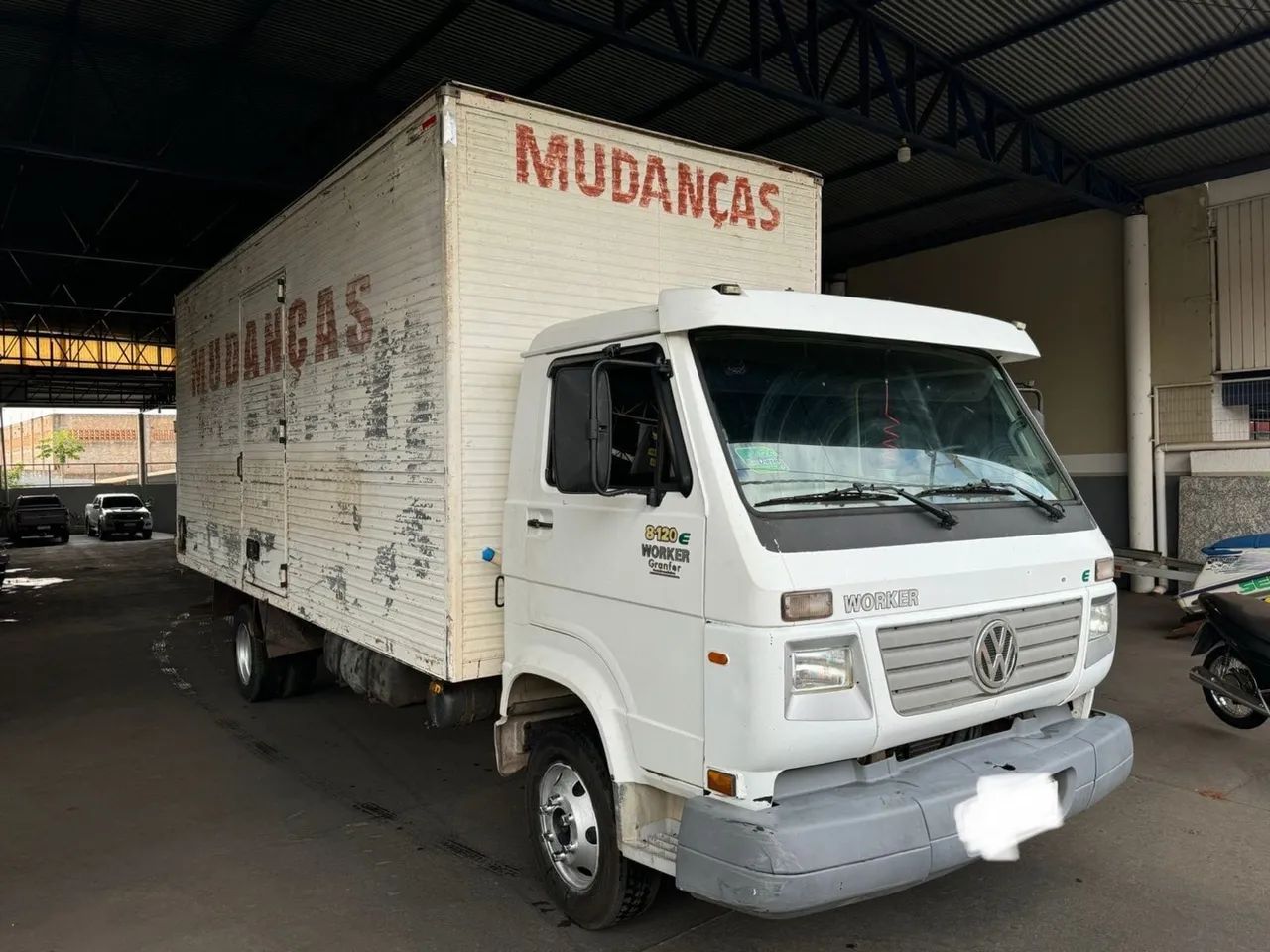 Vendo ou troco caminhão baú volks 8120 ano 2006 revisado só pegar e andar - Foto 3