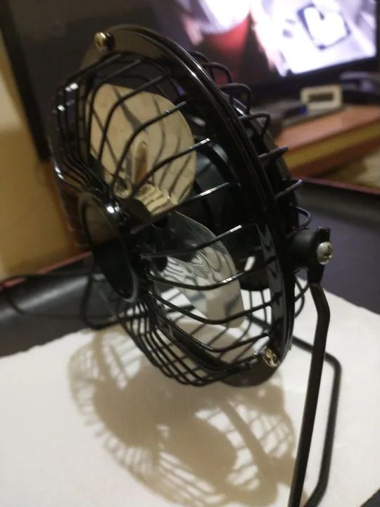 Mini ventilador de mesa com defeito - Foto 2