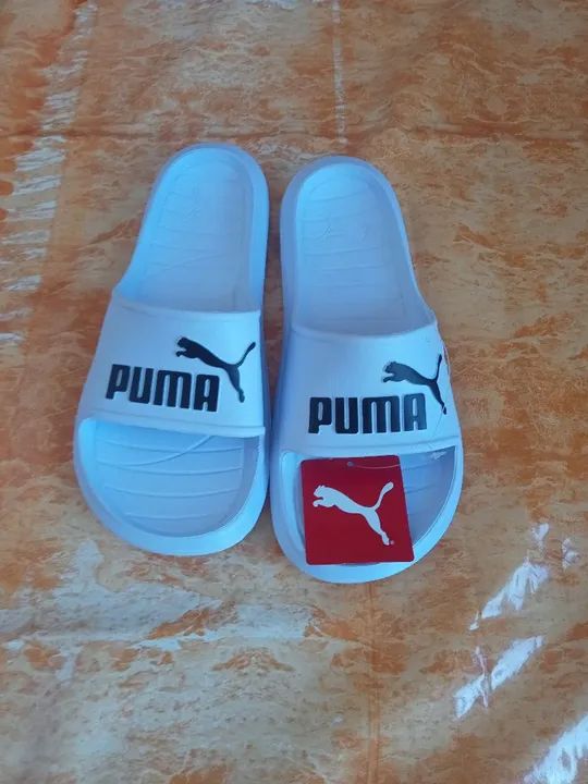 Chinelos e sandálias originais importadas Nike e Puma 