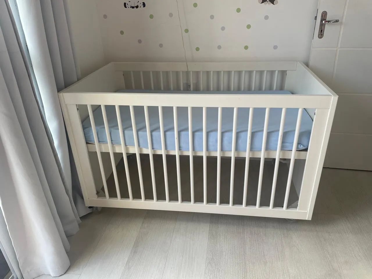 Berço de bebê branco Laka em ótimo estado - Foto 3