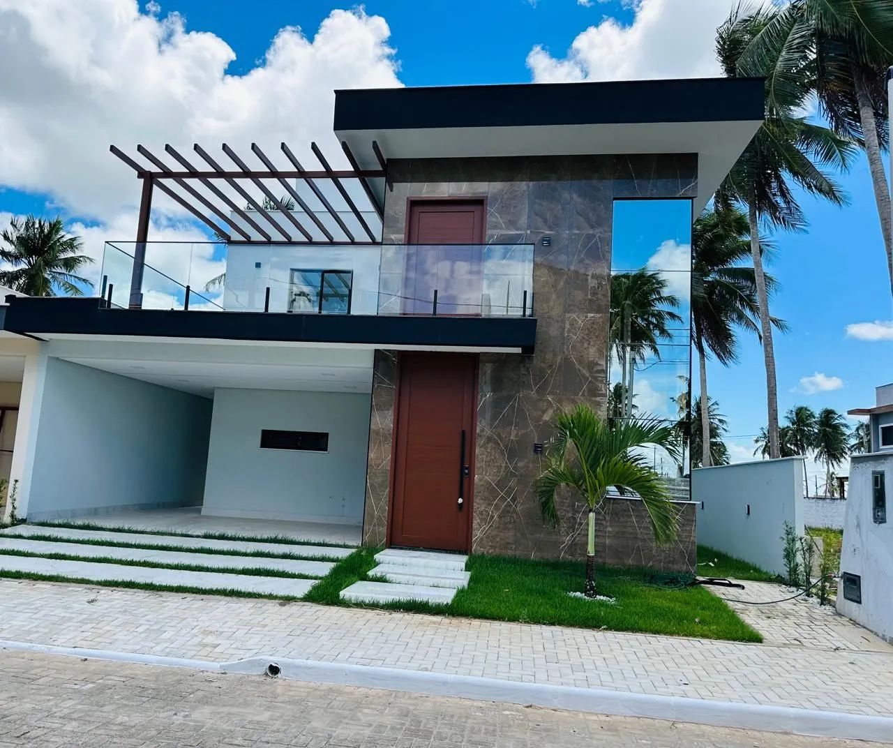 Cajupiranga Condomínio Club - Casa Duplex 5/4 e 3 suítes de 215 m², 4 vagas por 1.100.000