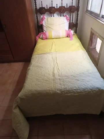 Cama madeira + armário 