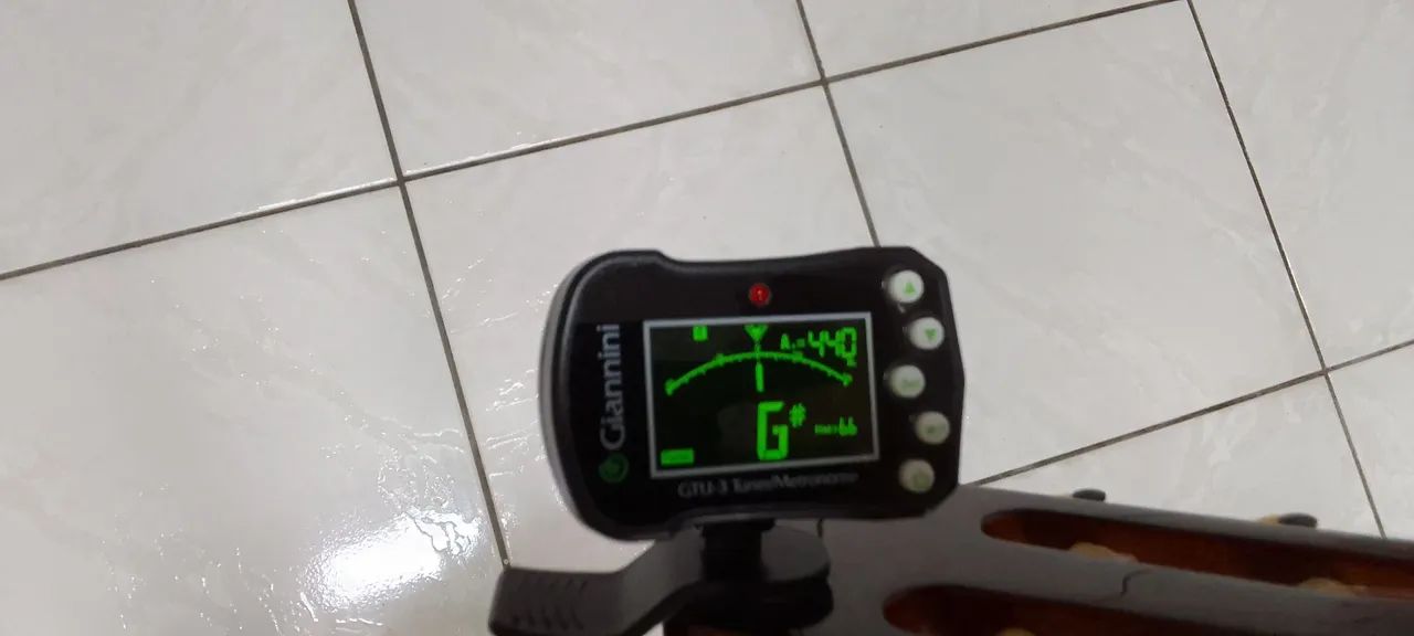 Afinador e metrônomo Giannini GTU-3