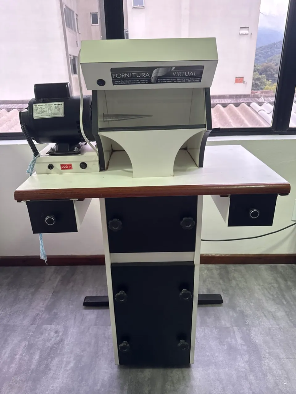 Bancada de polimento - Politriz com exaustão para 1 lugar