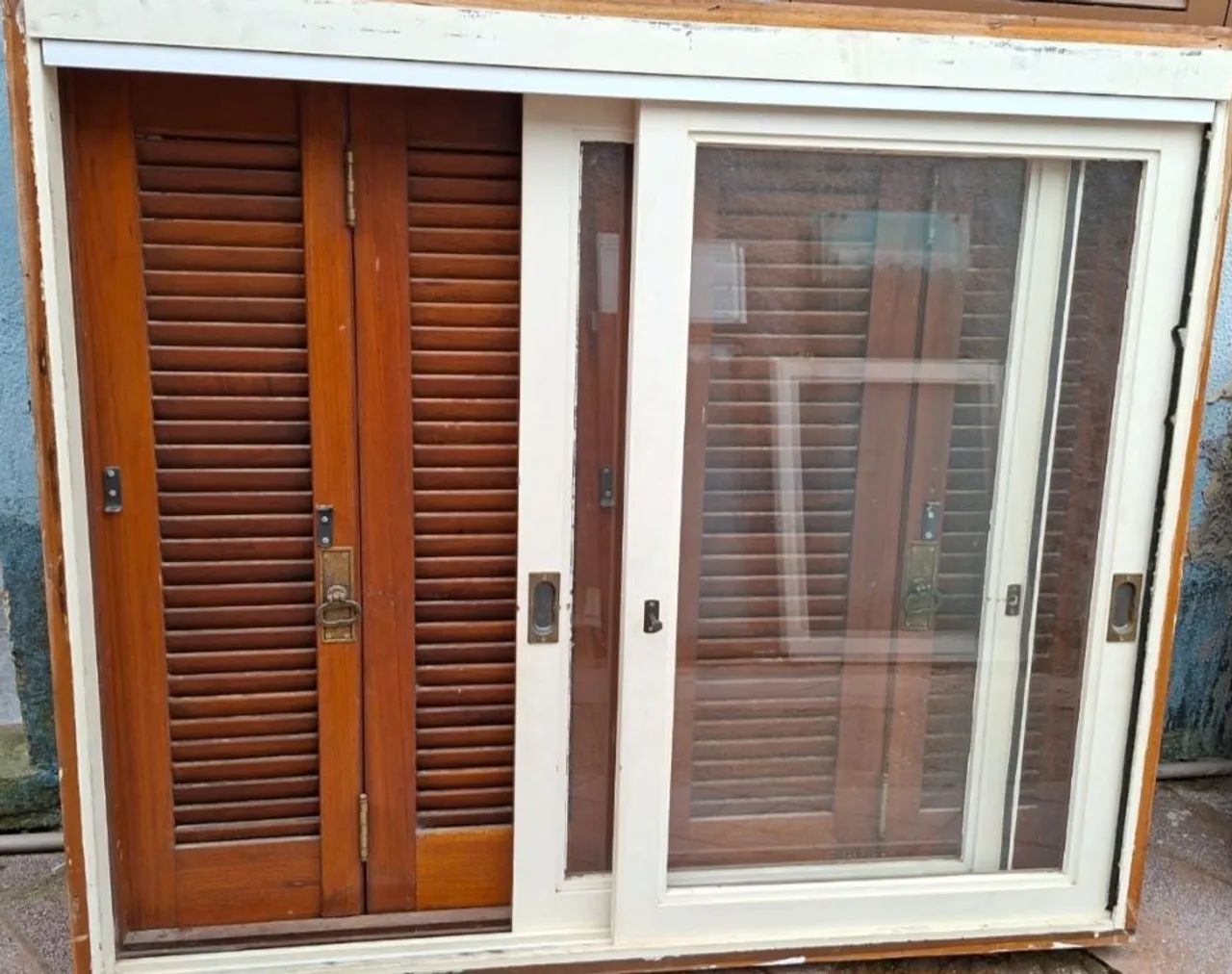 Janelas pantograficas louro freijo 140x120 com tela de mosquiteiro 