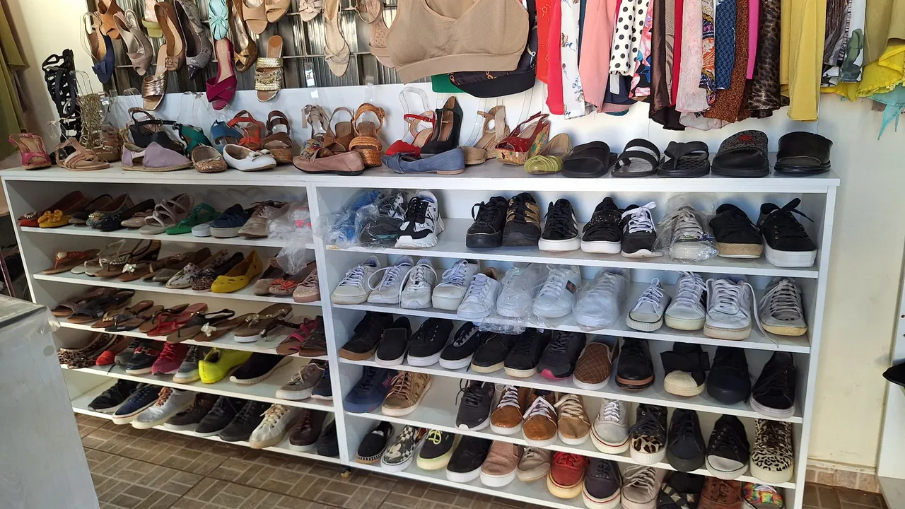 Expositor para sapatos e acessórios