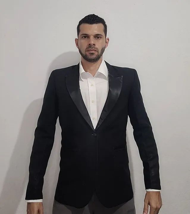 Blazer Preto Slim Nº 52, bonito, bem confortável, original, sofisticado. 