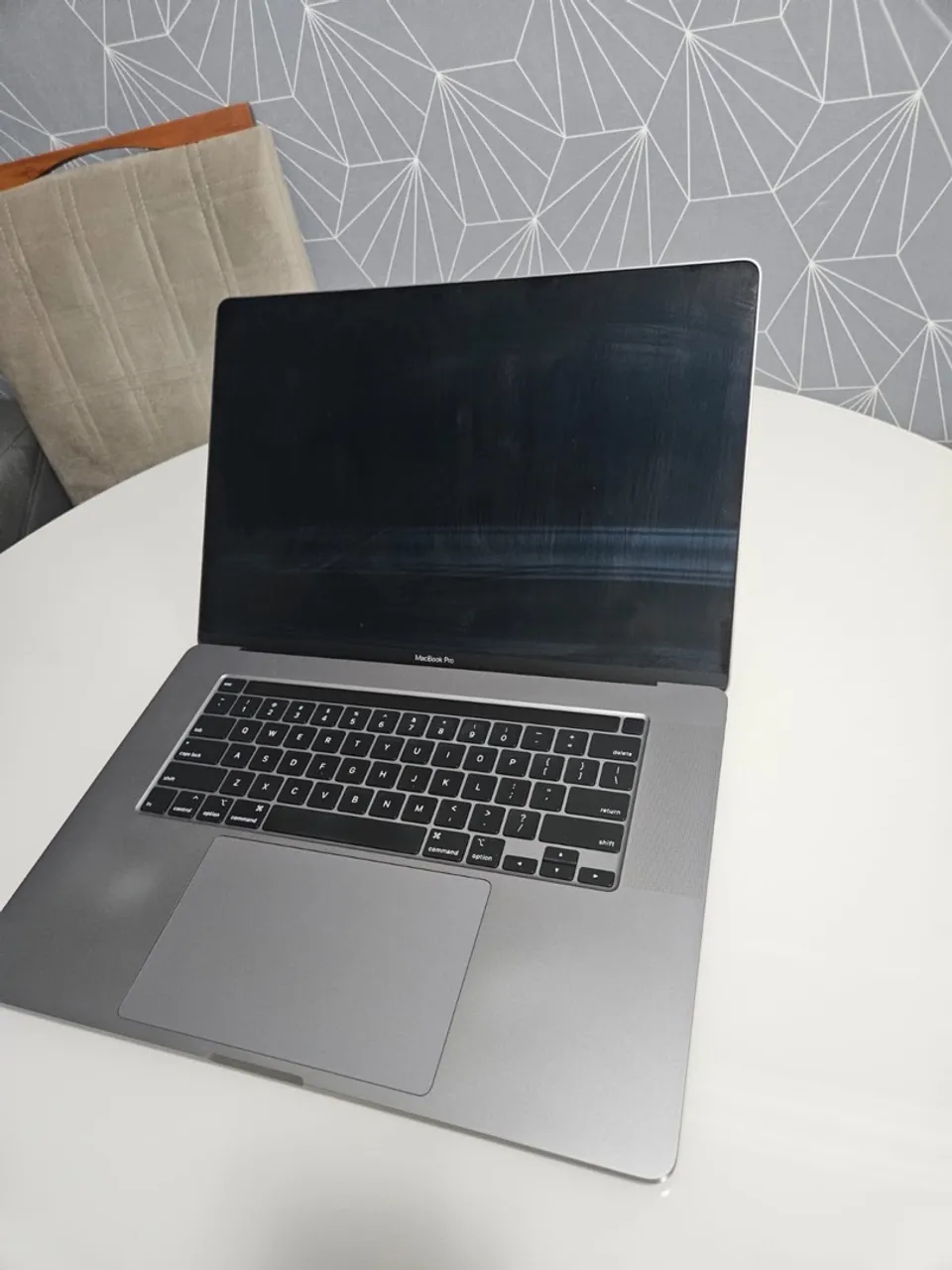 macbook pro 16 i7