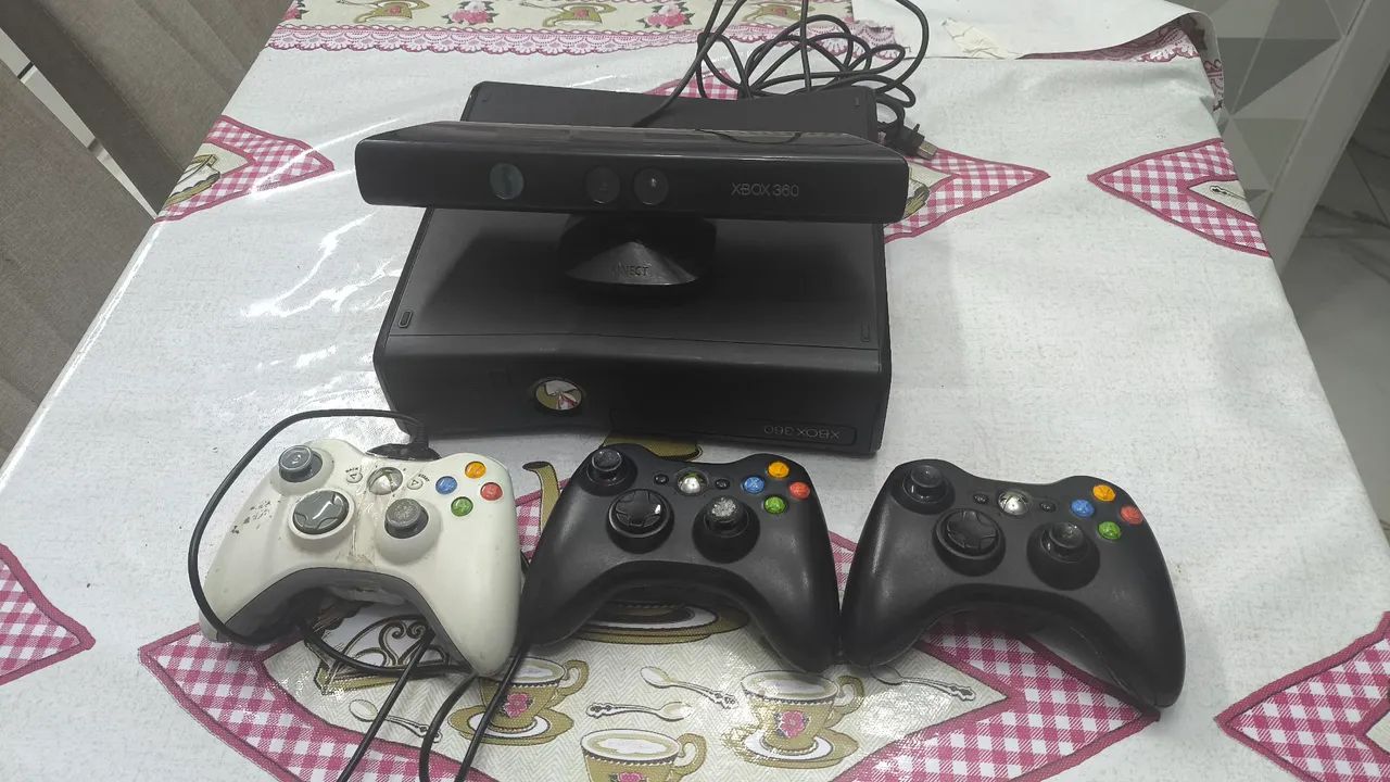 Xbox 360 com Kinect e 3 controles - Foto 2