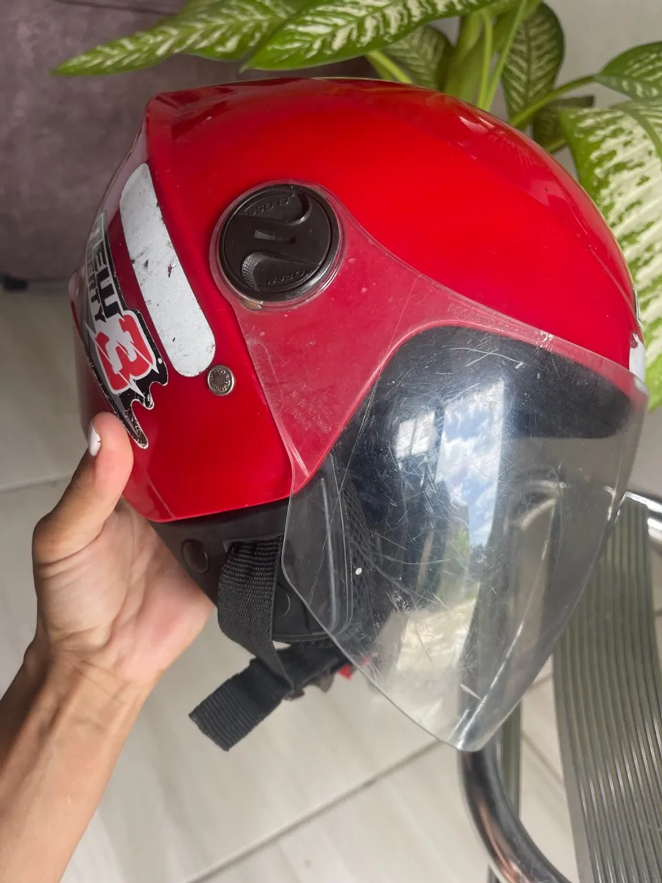 Capacete vermelho