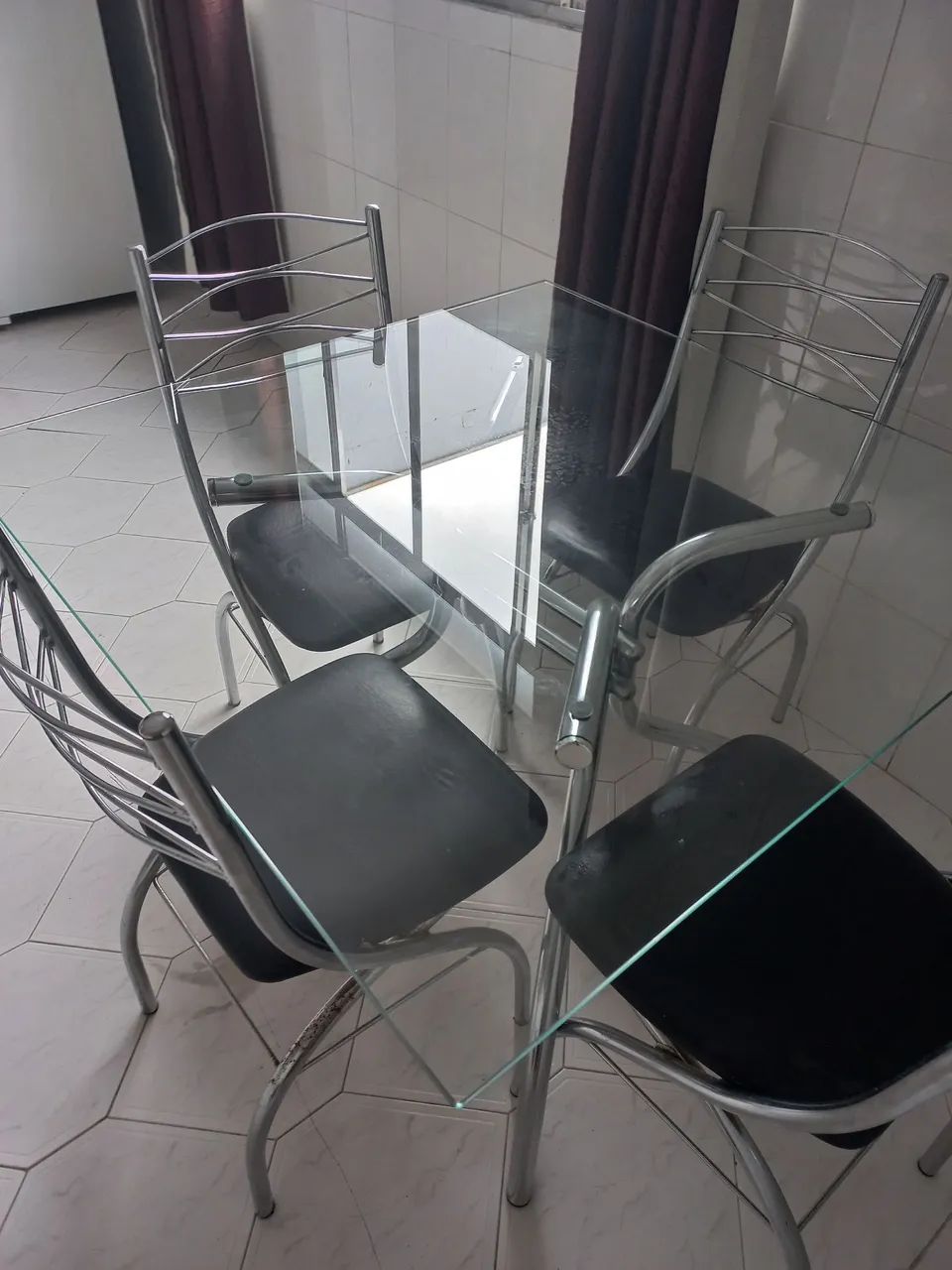 Mesa de vidro com 4 cadeiras - Foto 3