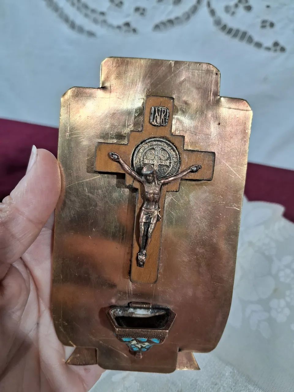 Placa de metal com Cristo de madeira - Foto 5