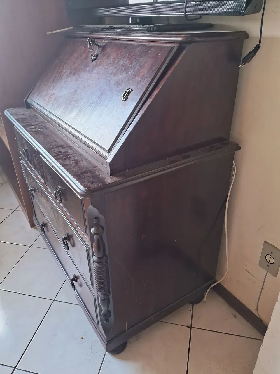 Escrivaninha Antiga de Madeira Maciça  - Foto 2