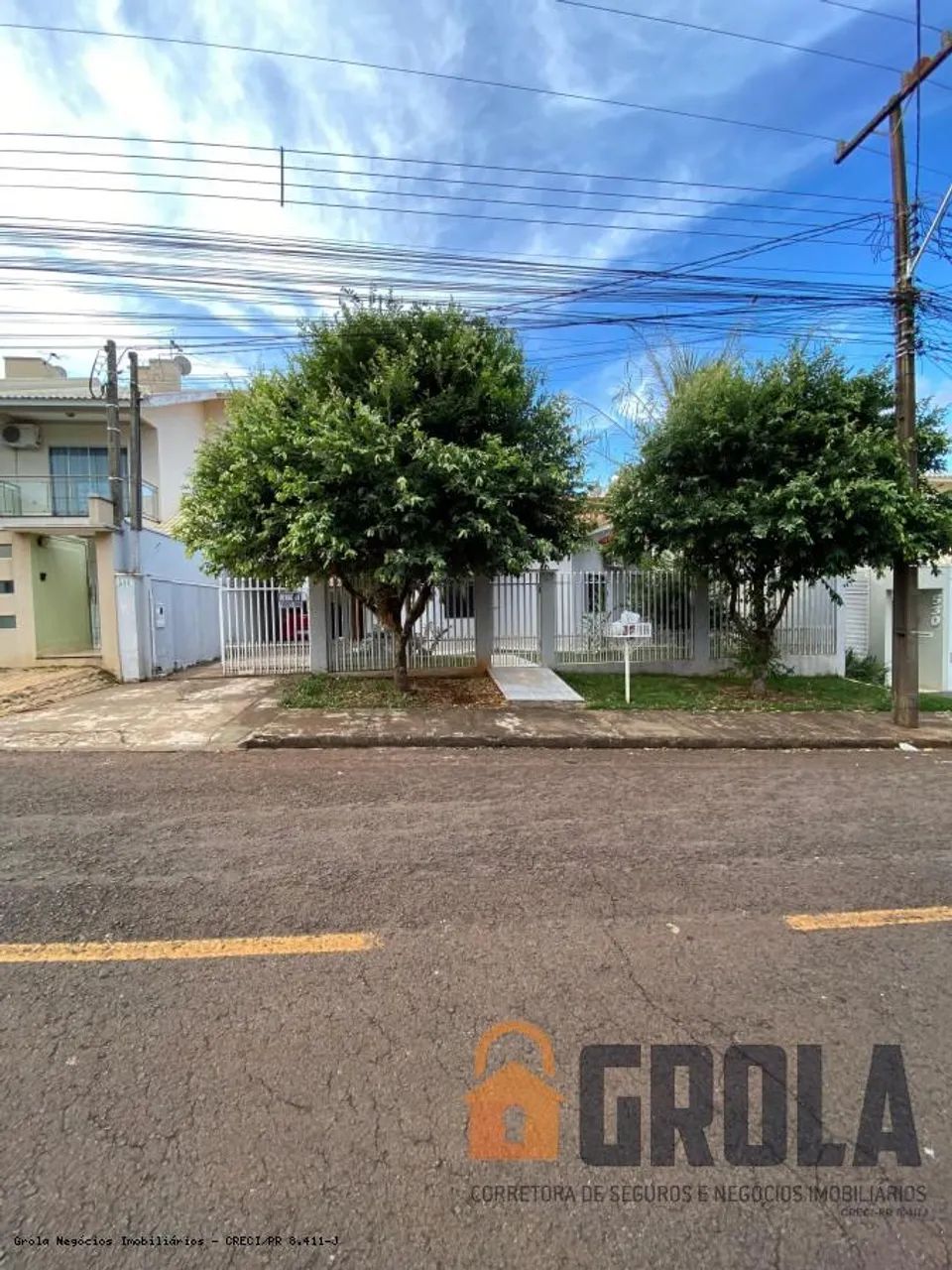 Casa para Venda em Campo Mourão, Jardim Flora, 4 dormitórios, 1 suíte, 2 banheiros, 4 vaga - Foto 2
