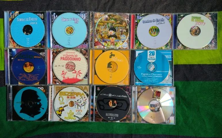 LOTE COM 13 CDS ORIGINAIS DE SAMBA E PAGODE - BARATO!!! - Foto 2