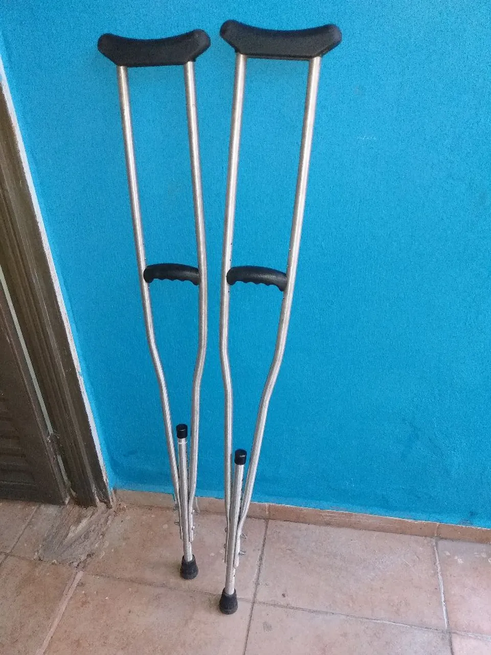 Par de Muletas Axilares em Alumínio - Conforto e Segurança