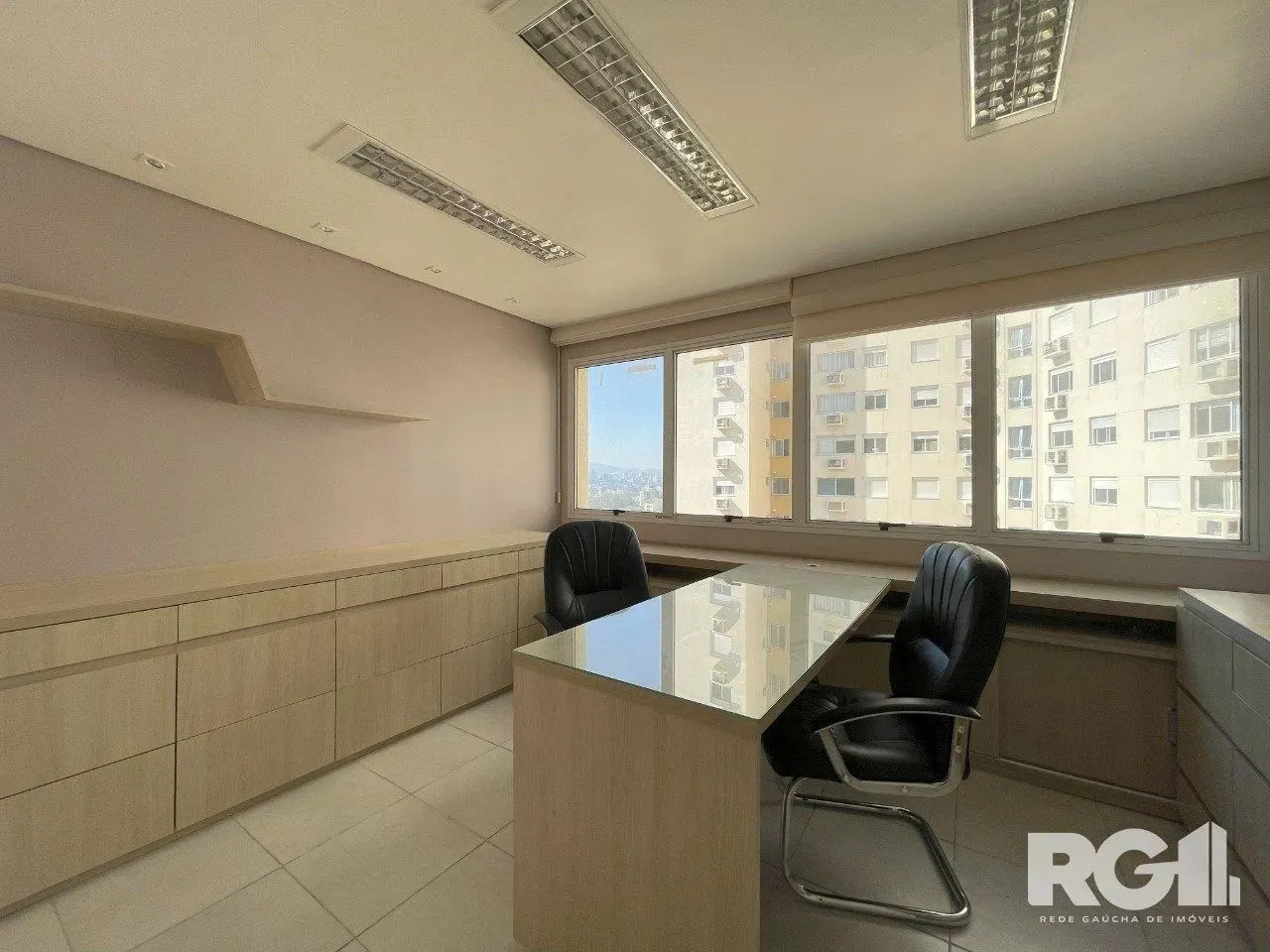 Excelente Sala Comercial com box na Bento/Partenon