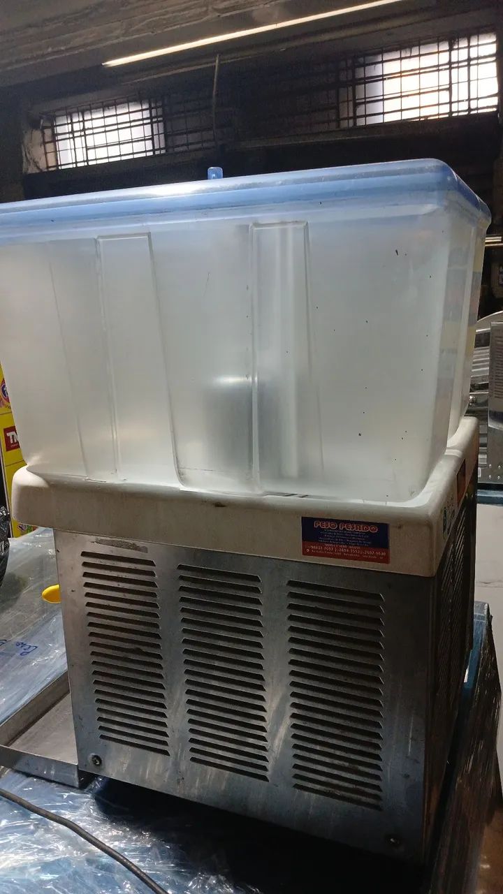 Refresqueira. Moedor de carne. Cortador de frios 