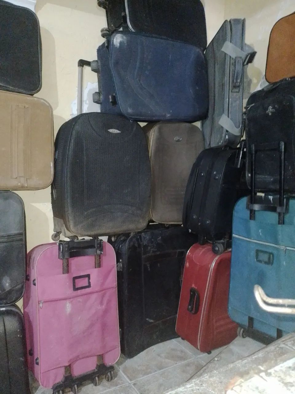 Malas e Bagagens Diversas 50 $ cada unidade  - Foto 2