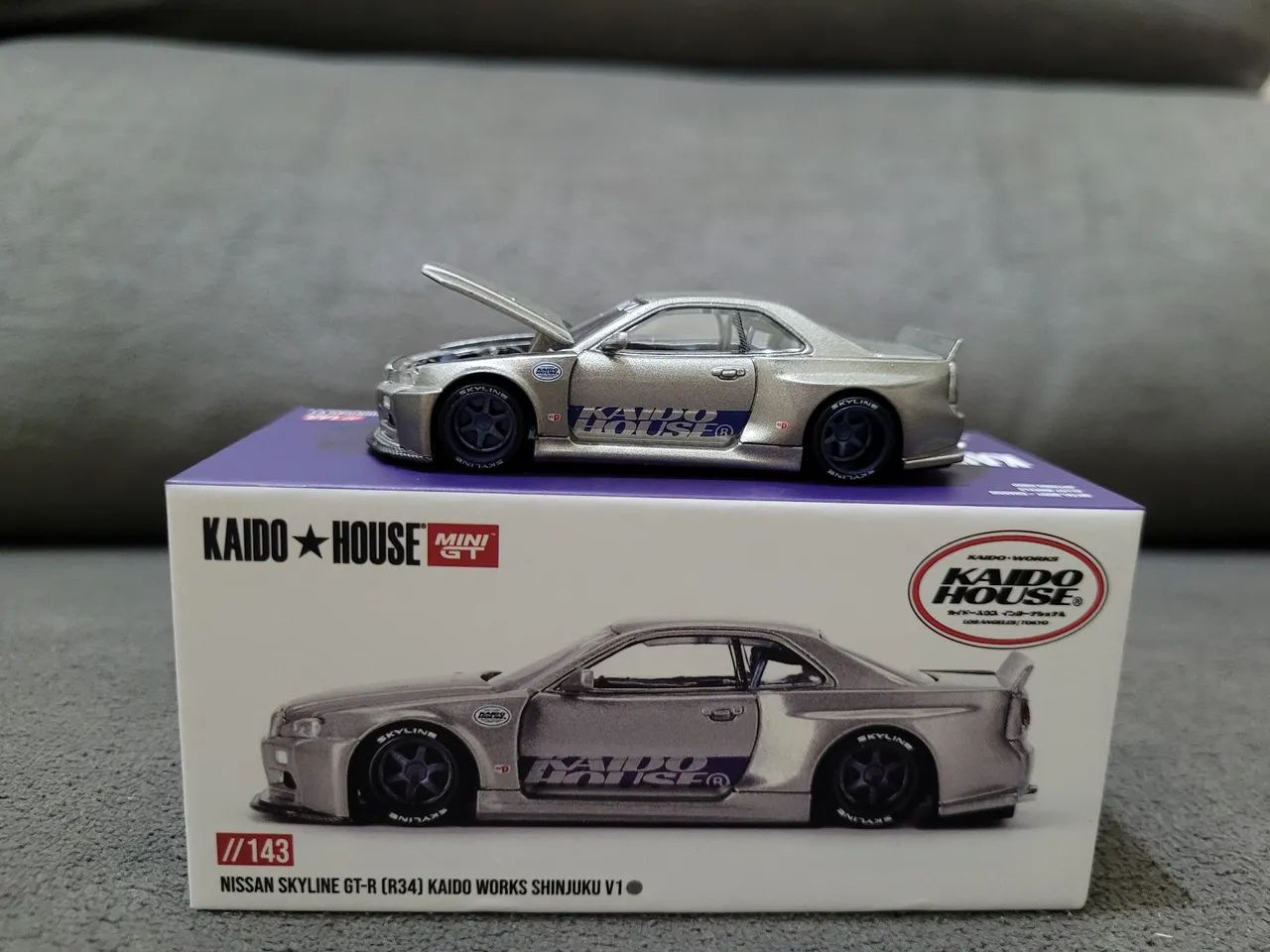 Mini GT - Nissan Skyline GT-R (R34) Kaido Works Shinjuku V1