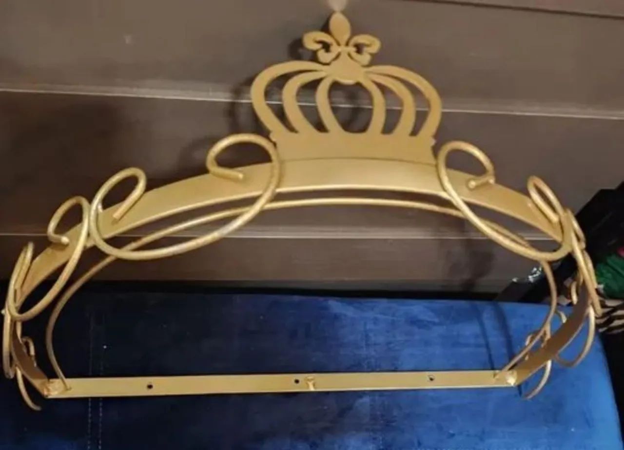 Varão dourado meia lua para cortina com detalhe de Coroa  - Foto 2