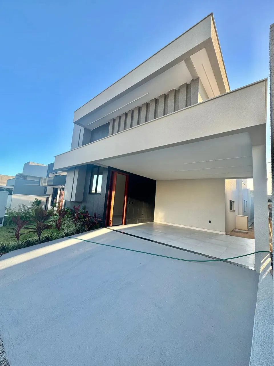 LINDA CASA A VENDA/MONTE CARLO/944.000,00