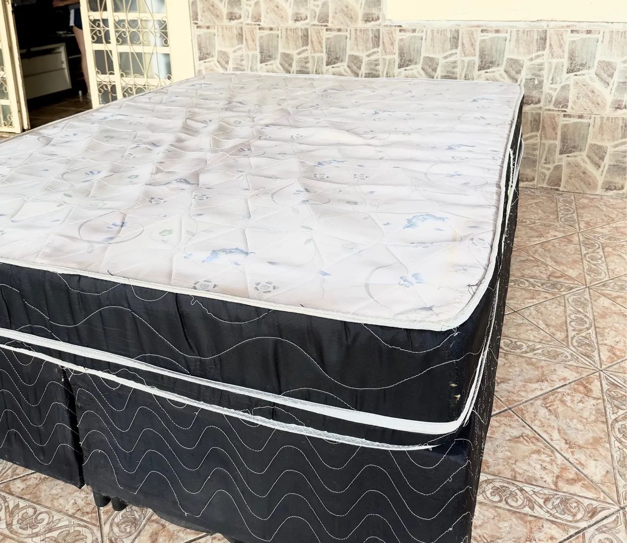 Cama queen size 188x158x22 - Foto 4