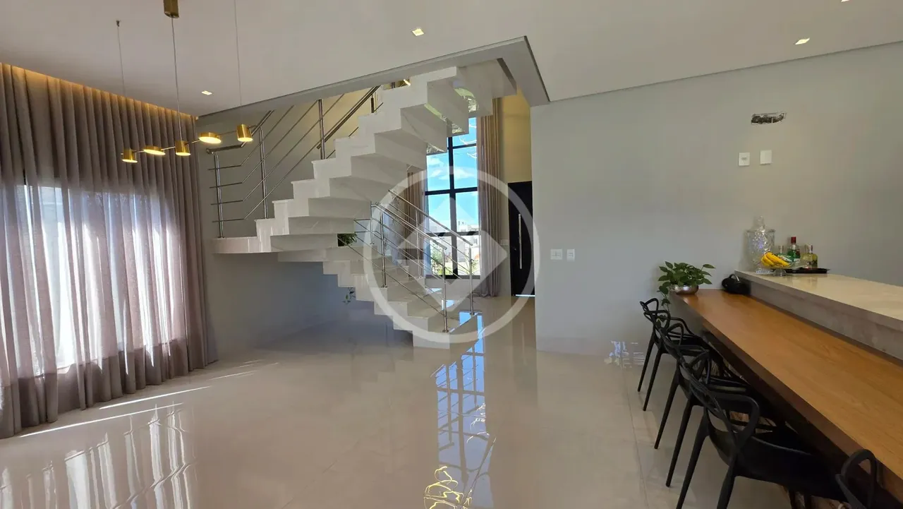 Vendo casa Sobrado com 3 suíte, Energia Solar de 1.750 KWA no Cond. Brisas Horizontal-Loca