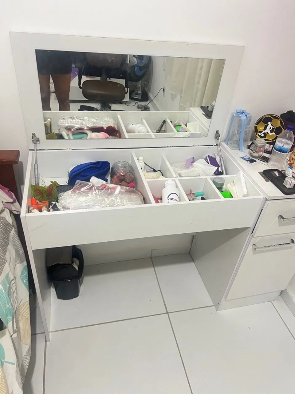 Escrivaninha e penteadeira branca com gavetas e divisórias - Foto 4