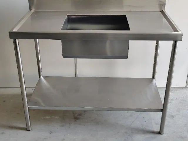 Pia de Inox 1,08m x 0,60m, Bojo Único 50x40cm, Prateleira Anticorrosiva, Tampo 22#