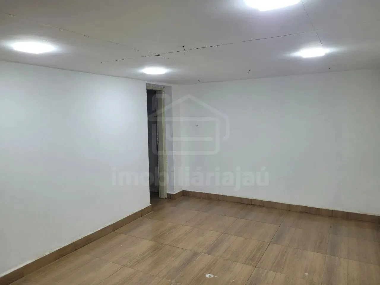 Sala para aluguel no Centro.